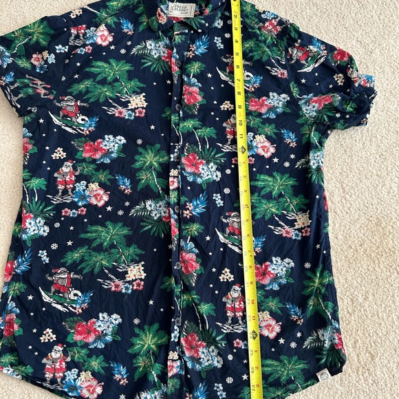 Men’s Free Planet Surfing Santa Polo size Medium - Picture 8 of 8